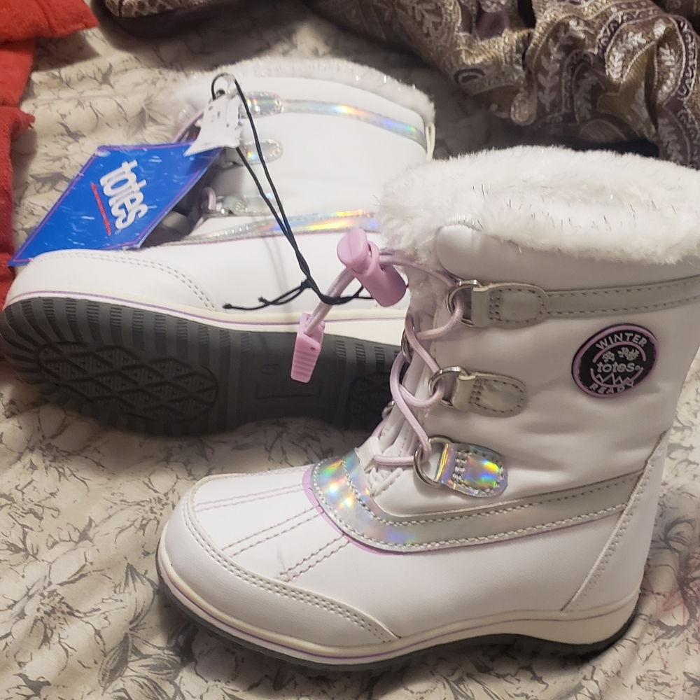 Snow boots